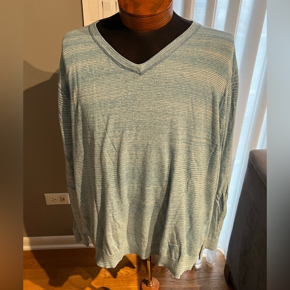 Beautiful blue striped men’s sweater.  Paradise collection size xxl.